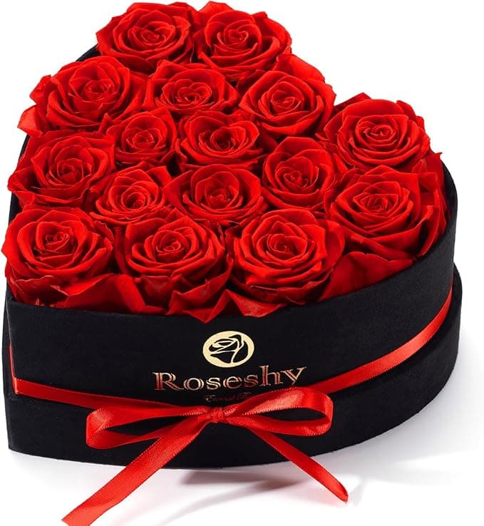 Heart-shaped gift box with 16 preserved roses, an elegant and lasting floral gift for Mother’s Day or anniversaries